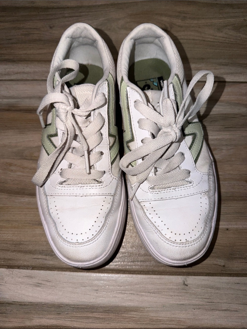 Vans comfy cush  White and Light Green Lace-Up Sneakers size 5